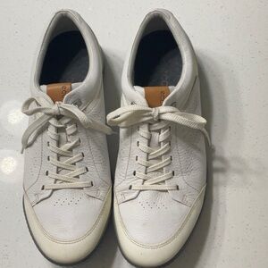 Golf shoes